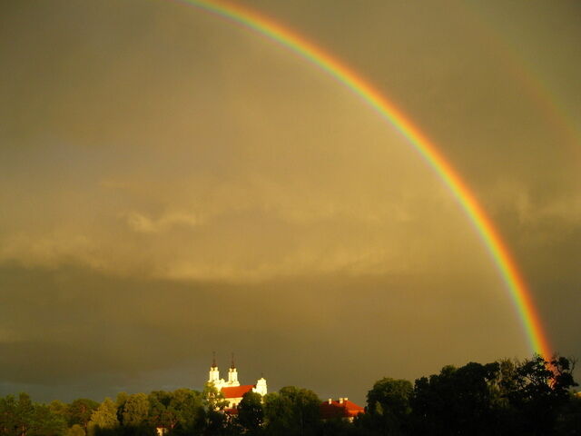 rainbow-above-church-1310130-640x480